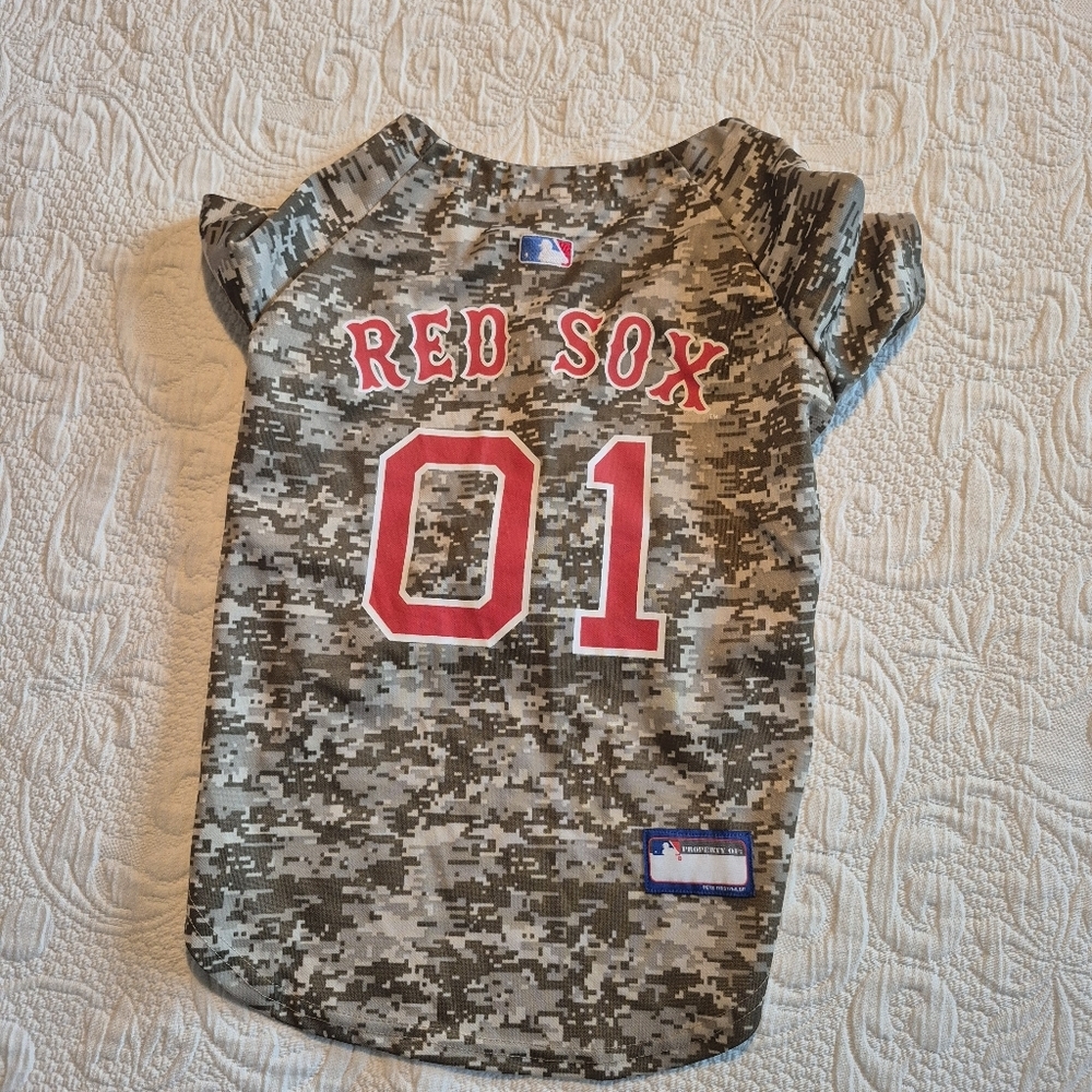 Boston Red Sox dog size Large camo shirt buttons up EUC